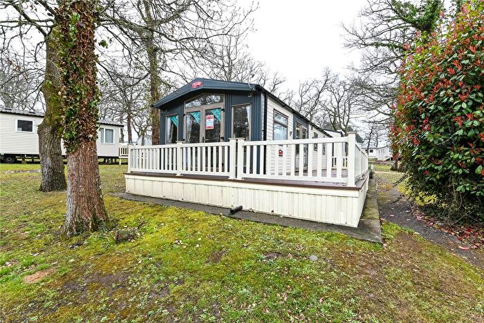2 Bedroom Mobile/park Home For Sale In Woodland View, Hoburne Bashley Holiday Park, New Milton, Hampshire, BH25