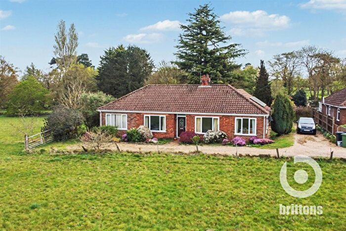 4 Bedroom Detached Bungalow For Sale In Lynn Road, Middleton, PE32