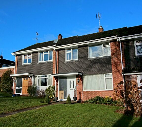 3 Bedroom House To Rent In Barnards Hill, Marlow - Spinfield Catchment, SL7