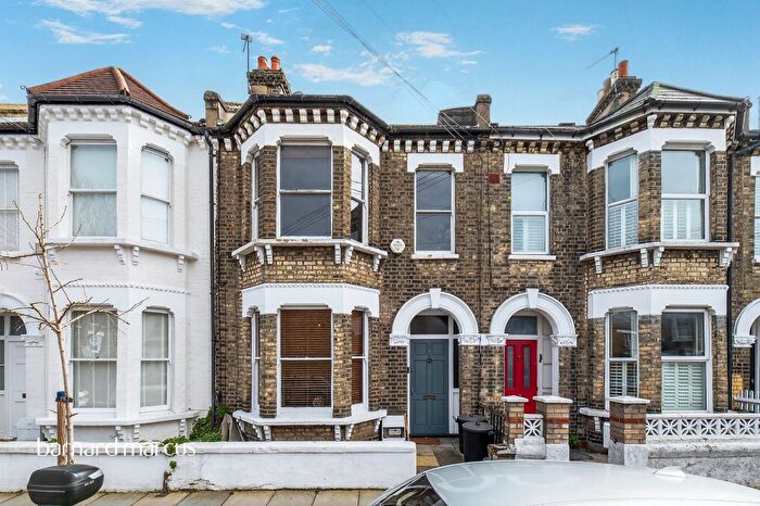 3 Bedroom Terraced House For Sale In Graveney Road, London, SW17