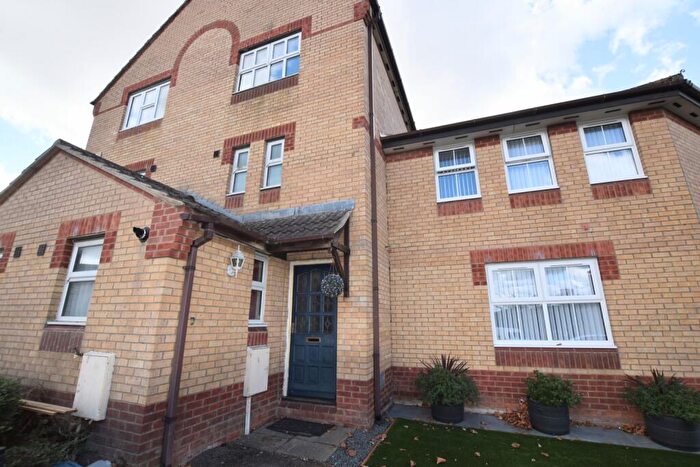 3 Bedroom Town House To Rent In Oldbrook Boulevard, Oldbrook, MK6