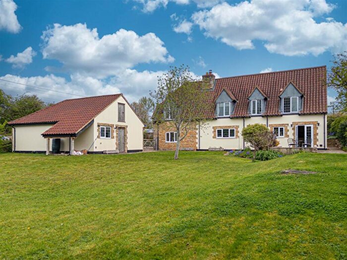 4 Bedroom Cottage For Sale In Canal Bridge, Semington, BA14