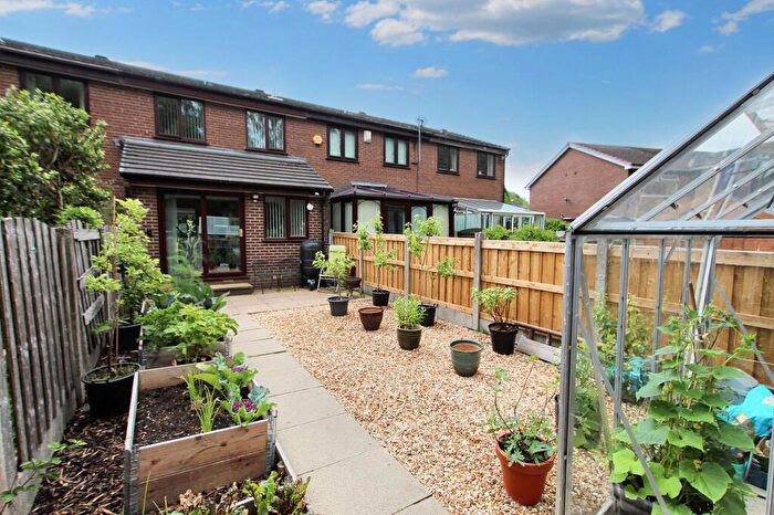 2 Bedroom Town House For Sale In Halifax Road, Littleborough, OL15