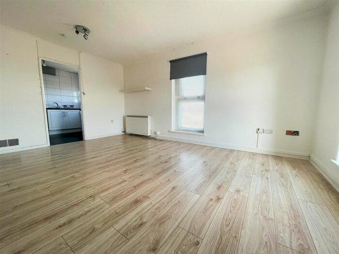 2 Bedroom Flat To Rent In Jesmond Road, Grays, RM16