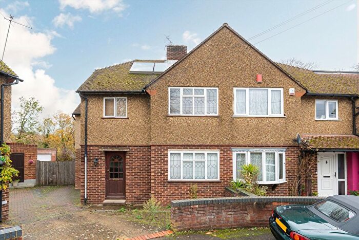 4 Bedroom Semi Detached House For Sale In Segrave Close, Weybridge, KT13