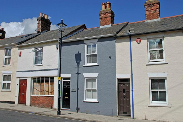 2 Bedroom Terraced House To Rent In Station Street, Lymington, SO41
