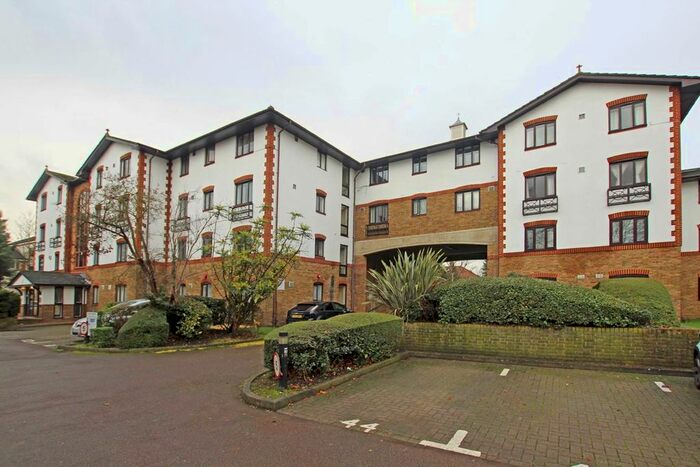 2 Bedroom Flat To Rent In Lampton Road, Hounslow, TW3