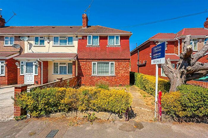 3 Bedroom Detached House For Sale In Ashford Avenue, Hayes, UB4