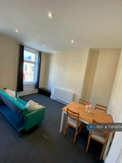 2 Bedroom Flat To Rent In Argyle Square, Sunderland, SR2