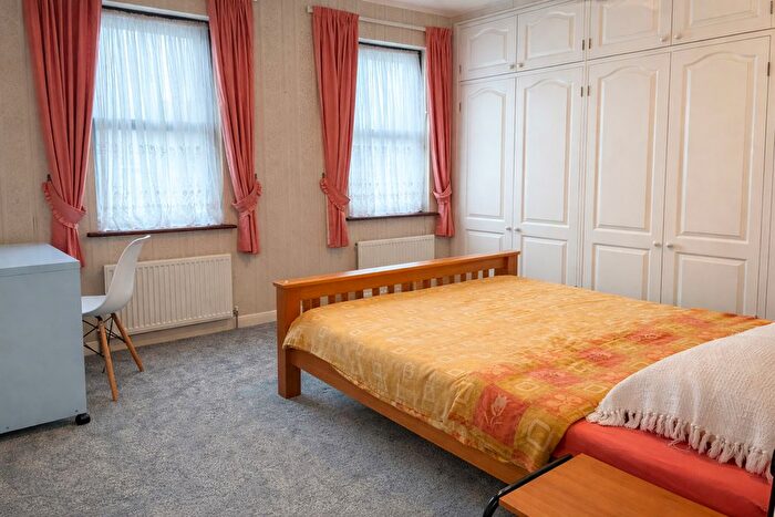 1 Bedroom Property To Rent In Gordon Road, Rochester, ME2