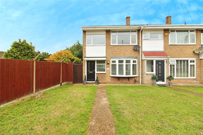 3 Bedroom End Of Terrace House To Rent In Rook Close, Hornchurch, Essex, RM12