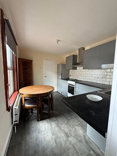 1 Bedroom Terraced House To Rent In Leytonstone, London, E11