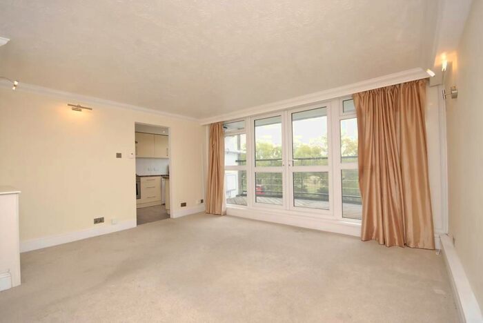 2 Bedroom Flat To Rent In Greenwich Heights, Master Gunner Place, Shooters Hill, London, SE18