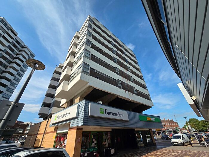 2 Bedroom Flat For Sale In Staines Road West, Sunbury-On-Thames, TW16