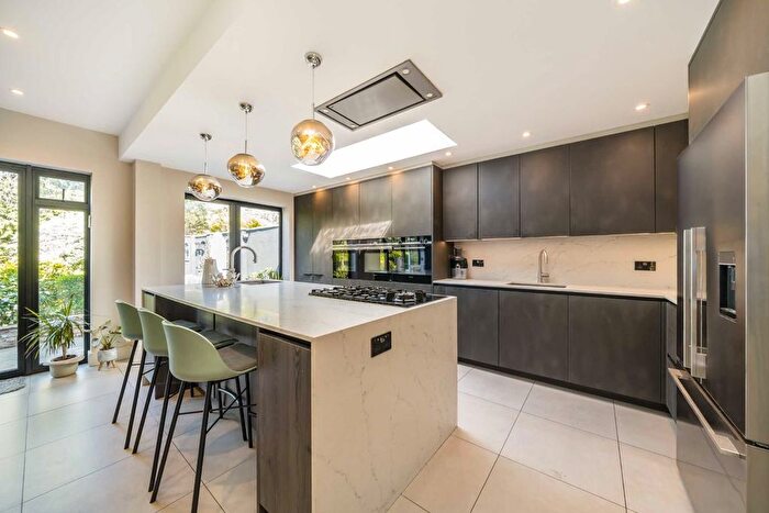 7 Bedroom Detached House For Sale In Hendon Lane, Finchley, N3