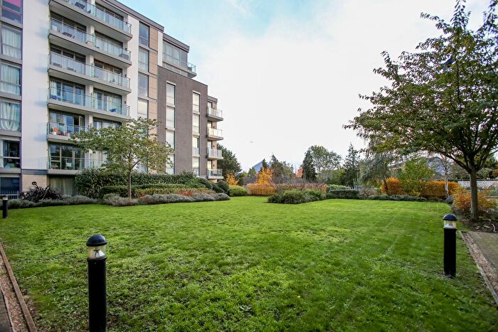 1 Bedroom Flat To Rent In Laval House, Brentford, TW8
