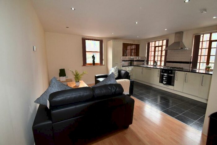 3 Bedroom Flat To Rent In Lion Works, Arundel Street, S1
