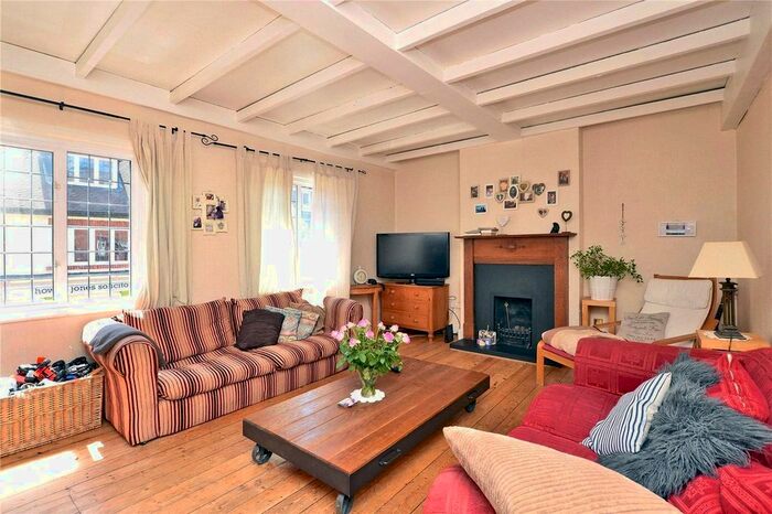 2 Bedroom Maisonette To Rent In Upper Mulgrave Road, Sutton, Surrey, SM2