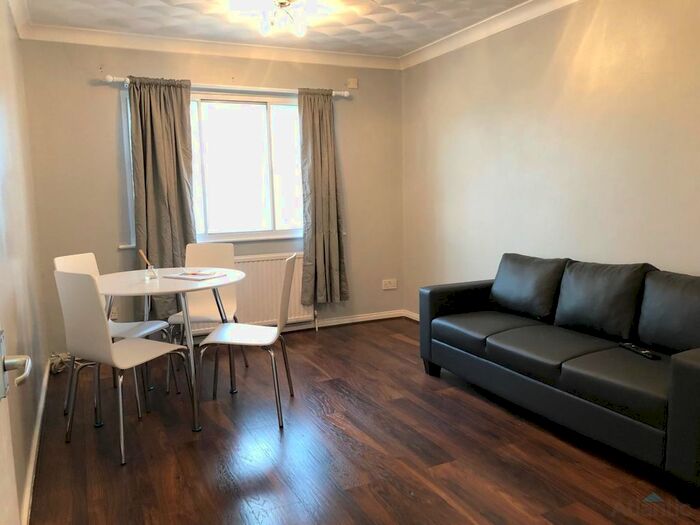 1 Bedroom Flat To Rent In Greenwich Court, Parkside, EN8