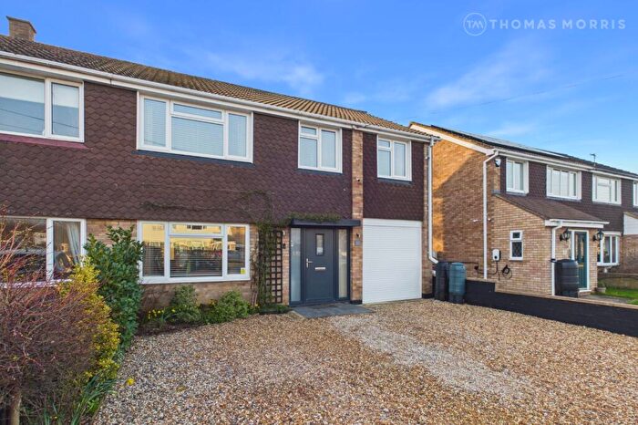 4 Bedroom Semi-Detached House For Sale In Gordon Road, Little Paxton, St. Neots, Cambridgeshire, PE19