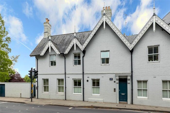 2 Bedroom Flat To Rent In Petersham Road, Richmond, TW10