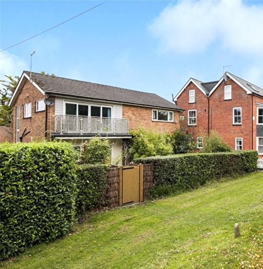 2 Bedroom Property To Rent In Princes Crescent, Lyndhurst, SO43