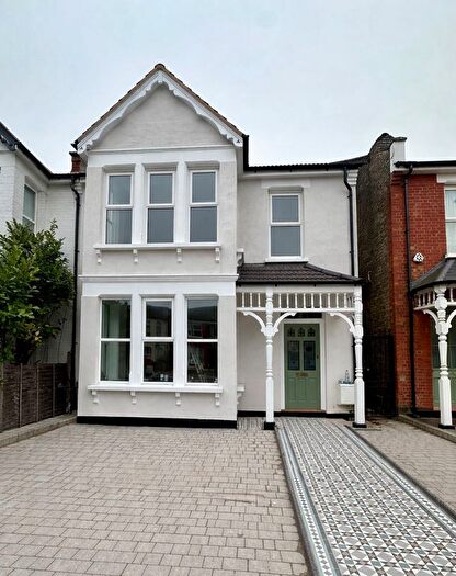 3 Bedroom Flat To Rent In Bedroom Flat – Brownlow Road, Bounds Green, N11