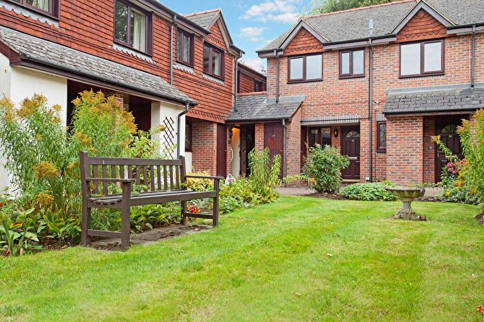 2 Bedroom Flat For Sale In Waltham Court, Goring On Thames, RG8