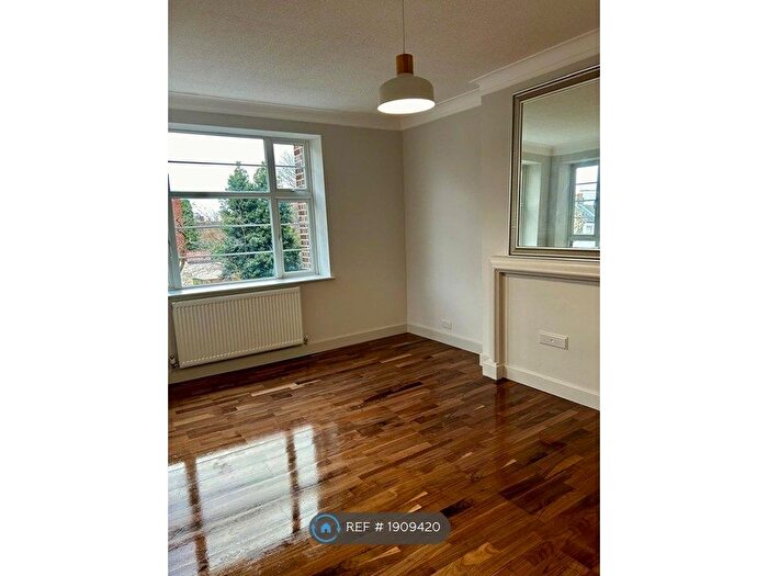 2 Bedroom Flat To Rent In Kingsley Court, London, NW2