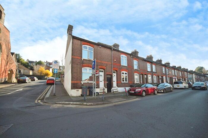 3 Bedroom End Of Terrace House For Sale In Russell Street, Luton, LU1