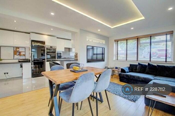 2 Bedroom Flat To Rent In Withy Lane, Ruislip, HA4