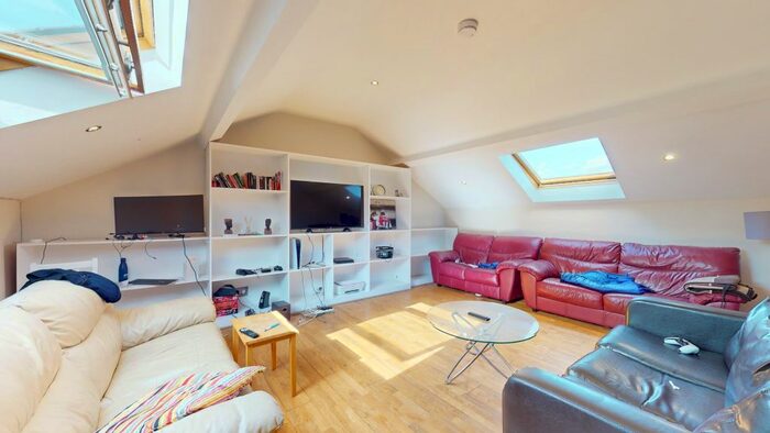 3 Bedroom Flat To Rent In Landor Road, London, SW9