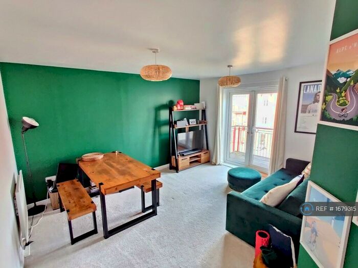 1 Bedroom Flat To Rent In Barnshaw House, Aylesbury, HP21