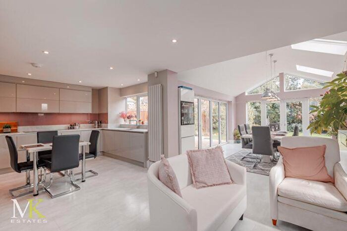 5 Bedroom Detached House For Sale In Cheriton Avenue, Bournemouth, BH7