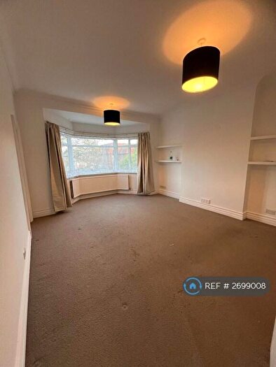 2 Bedroom Flat To Rent In Golders Green Road, London, NW11
