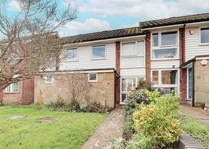 4 Bedroom Terraced House For Sale In The Cleave, Harpenden, Hertfordshire, AL5