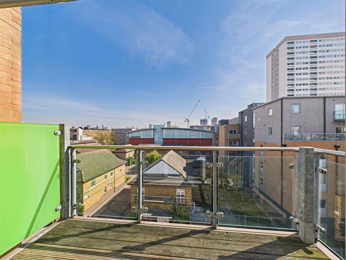 2 Bedroom Flat For Sale In Ducaine Apartments, Merchant Street, Bow, E3