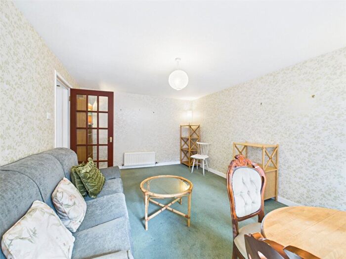 2 Bedroom Apartment To Rent In McDonald Road, Edinburgh, Midlothian, EH7