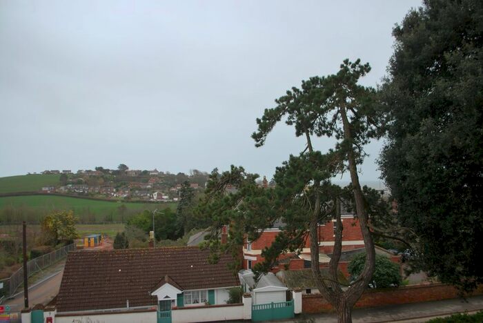 2 Bedroom Flat To Rent In Douglas Avenue, Exmouth, EX8