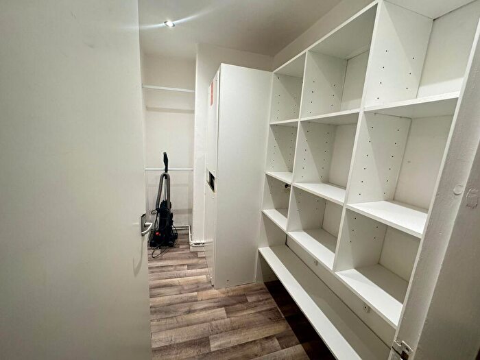 1 Bedroom Flat To Rent In Bed Student Flat // Jul, LN2