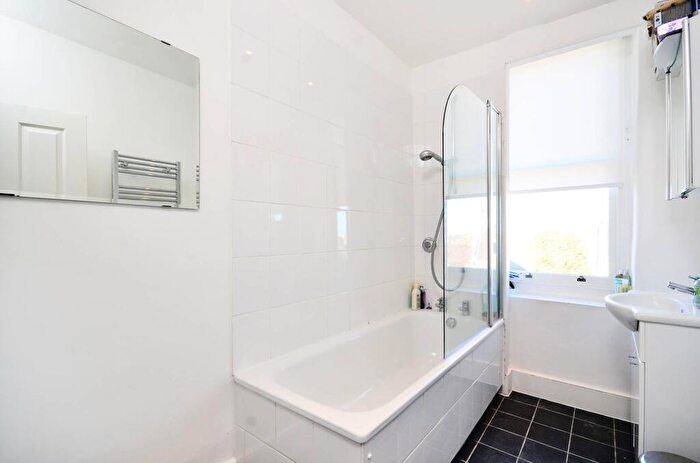 2 Bedroom Flat To Rent In Alexandra Park Road, Alexandra Park, London, N22