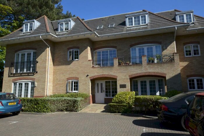 2 Bedroom Apartment To Rent In Holdenhurst Road, Bournemouth, BH8