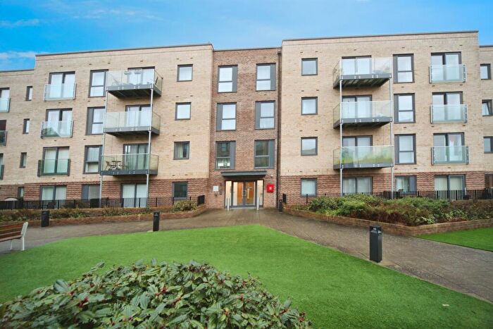 2 Bedroom Flat For Sale In Stirling Drive, Luton, LU2