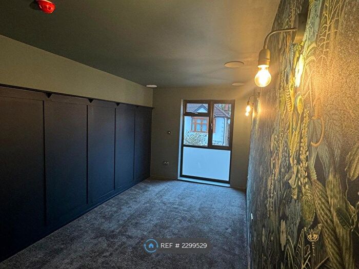 2 Bedroom End Of Terrace House To Rent In Langdon Road, Bromley, BR2