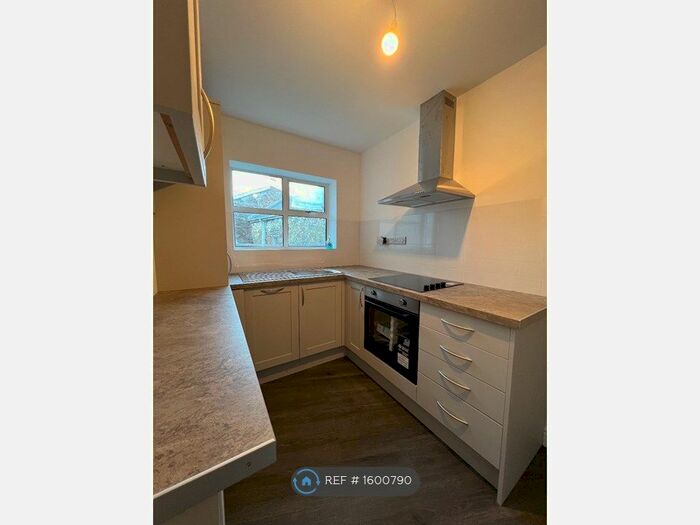 1 Bedroom Flat To Rent In Lammas Street, Carmarthen, SA31