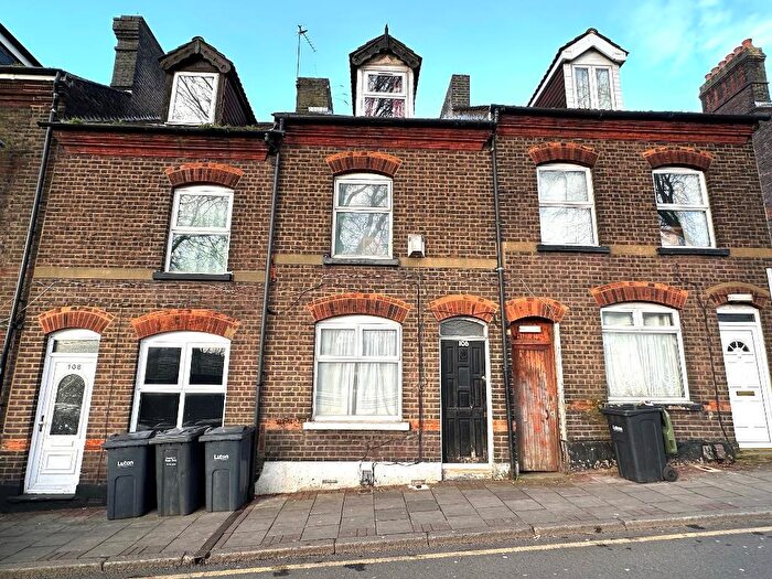 3 Bedroom Terraced House For Sale In Midland Road, High Town, Luton, Bedfordshire, LU2