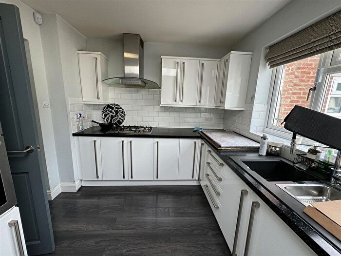 5 Bedroom Semi-Detached House To Rent In Spring Ave, Egham, TW20