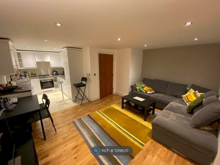 1 Bedroom Flat To Rent In Aragon Place, London SM4