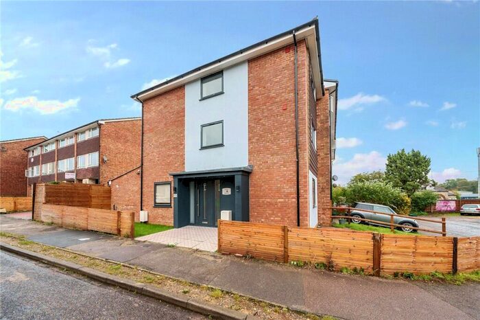 3 Bedroom End Of Terrace House To Rent In Dollis Drive, Farnham, Surrey, GU9