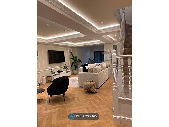 4 Bedroom Semi-Detached House To Rent In Empire Road, Perivale, Greenford, UB6